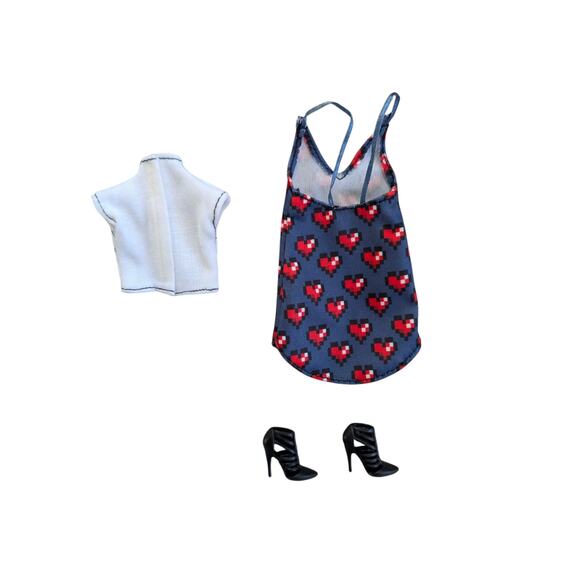 Fashionistas #81 Barbie Doll Outfit Wear Your Heart Dress Top & Shoes FJF46 - Picture 3 of 3